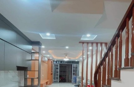 CƠ HỘI NHÀ ĐẸP HOÀNG MAI- BÁN LUÔN NHÀ KV LĨNH NAM, NAM DƯ MẶT PHỐ 10M 34m 5T 4 tỷ 790 triệu  NGÕ THÔNG. LH: 0986430899